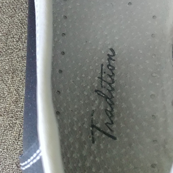 Moccasins, size 8, black and cream color in great conditions - Picture 4 of 12